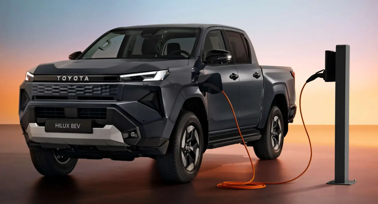 Nova Toyota Hilux de frente carregando