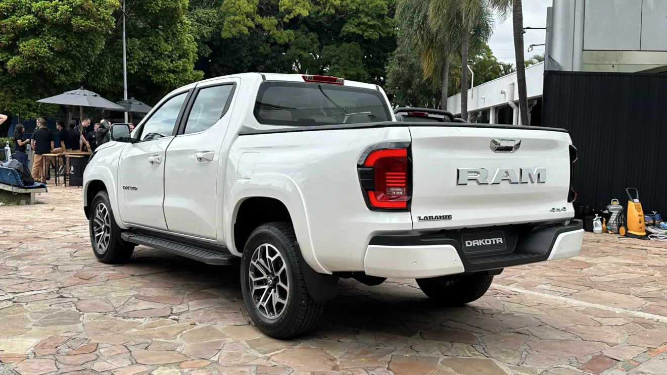 Ram Dakota Laramie [Auto+ / Rafael Pocci Dea]