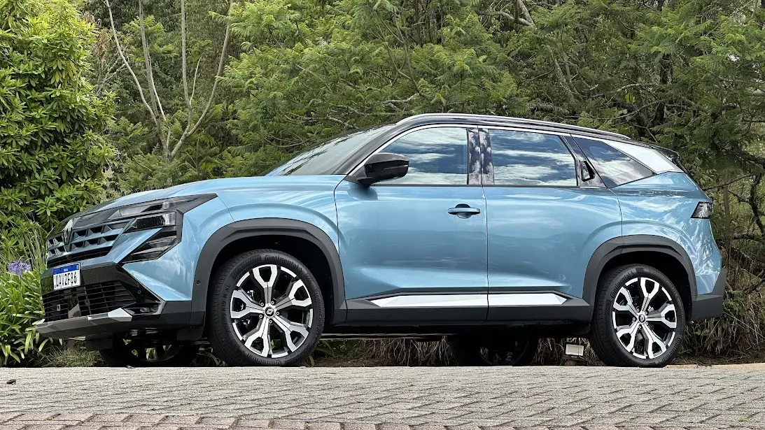 Renault Boreal parado de lateral