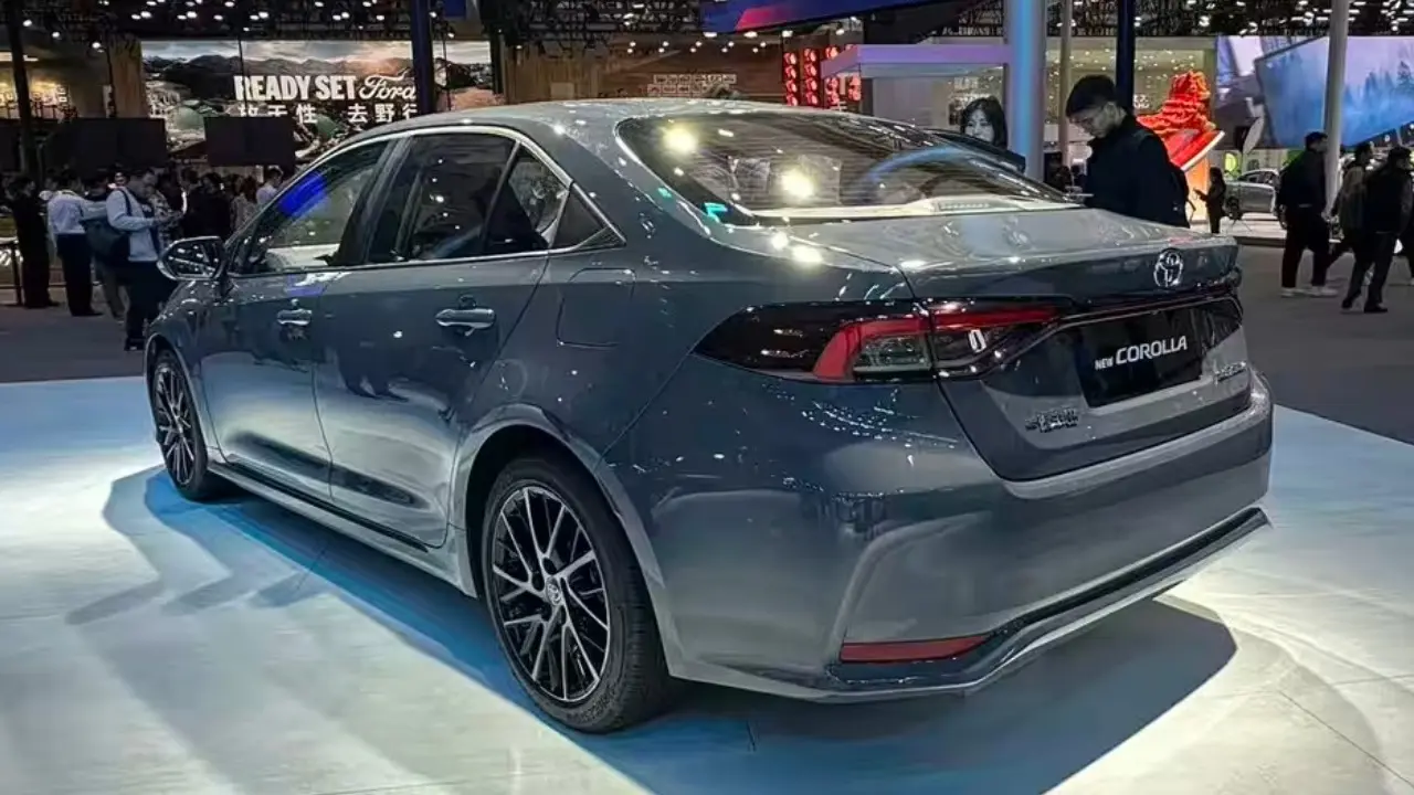 Toyota Corolla Allion chinês no Salão de Guangzhou