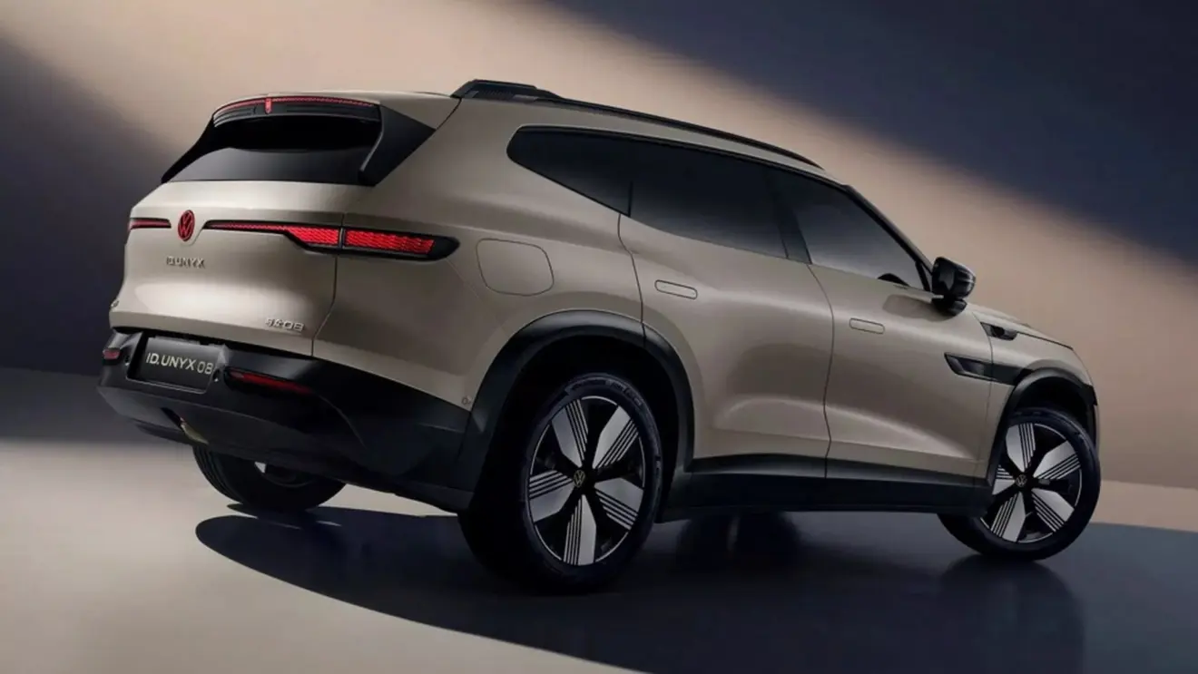 Novo SUV Volkswagen Anhui ID.Unyx dourado parado de traseira
