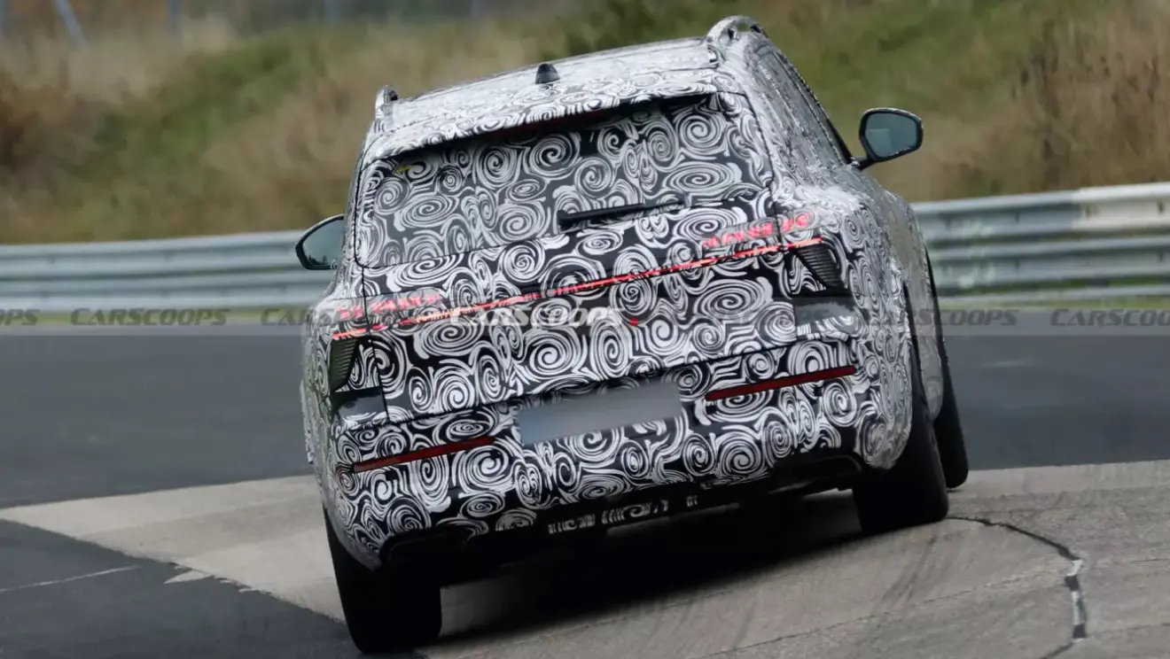 Protótipo do Audi Q9 Horch camuflado visto de trás
