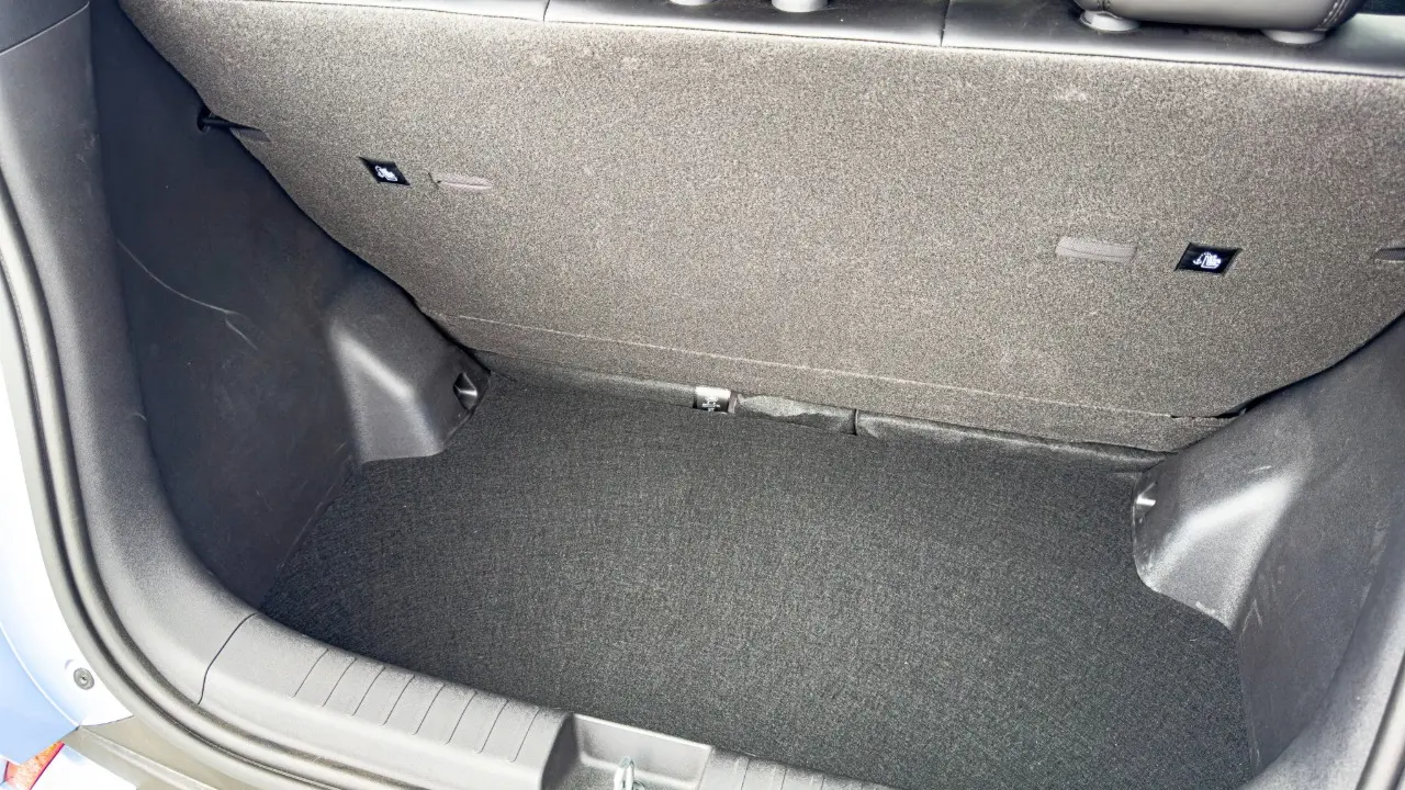 Interior BYD Dolphin Mini GS 2026 avaliação porta-malas