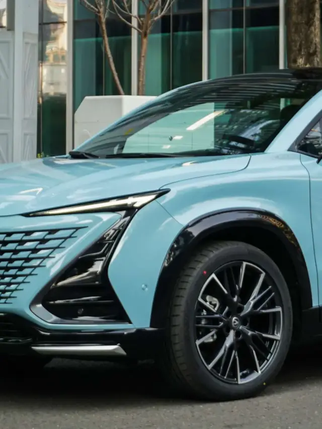 Changan Uni-T azul parado de lateral na rua