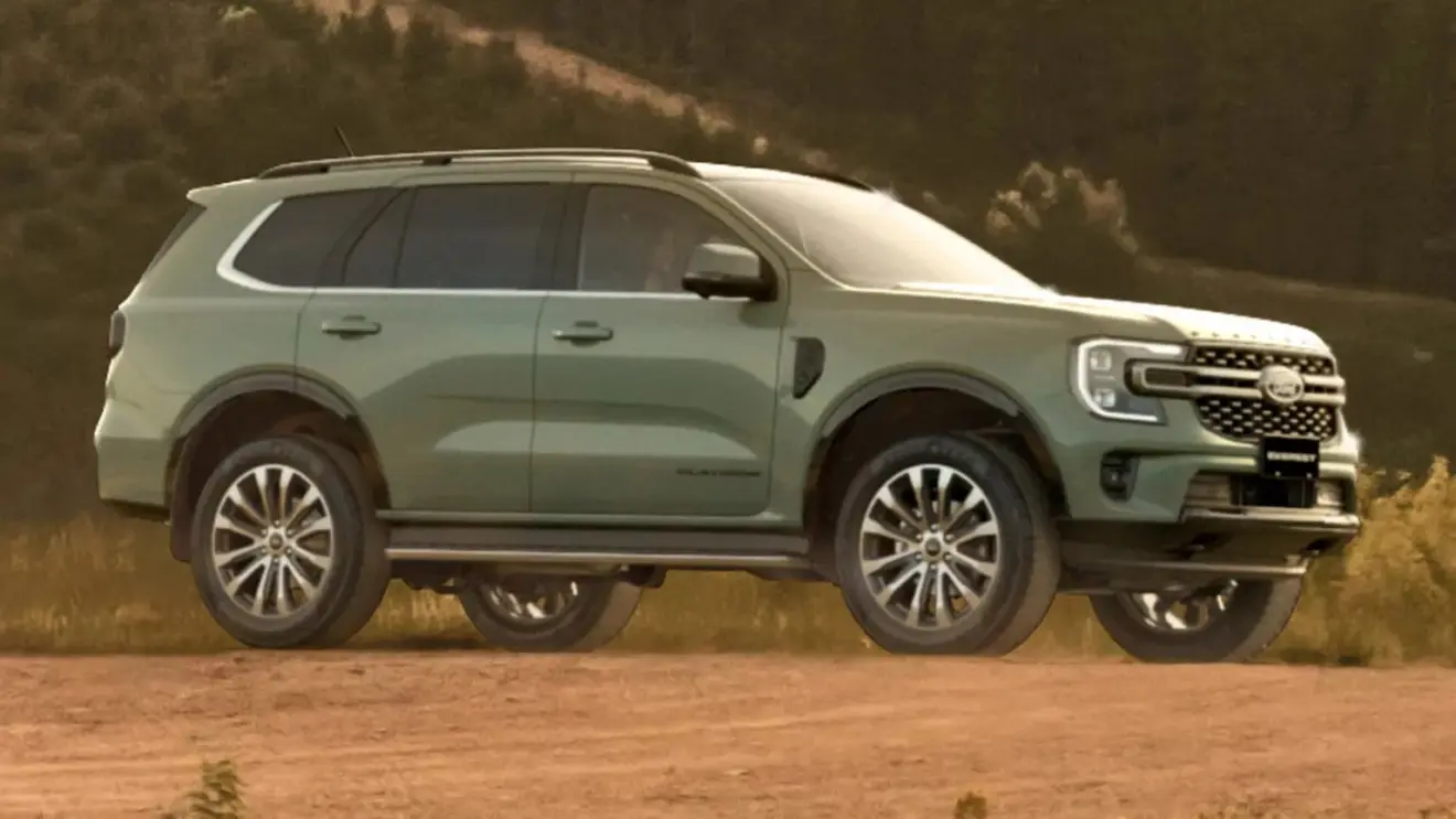 Ford Everest Platinum 2026 verde visto de lado