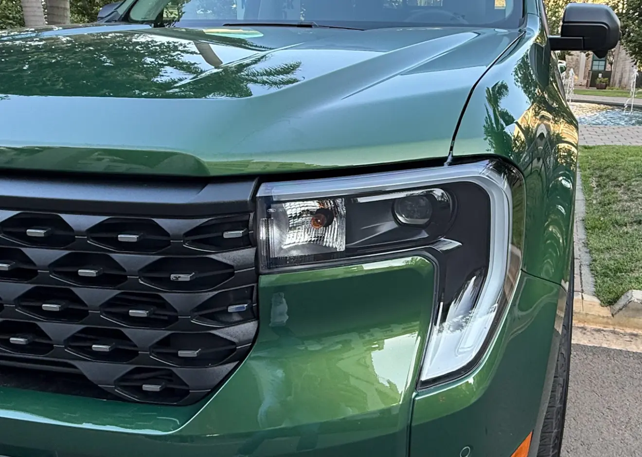 Farol da Ford Maverick Lariat Hybrid