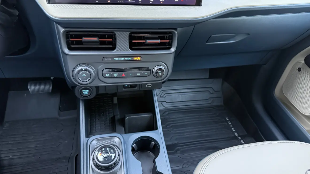 Console central da Ford Maverick Lariat Hybrid
