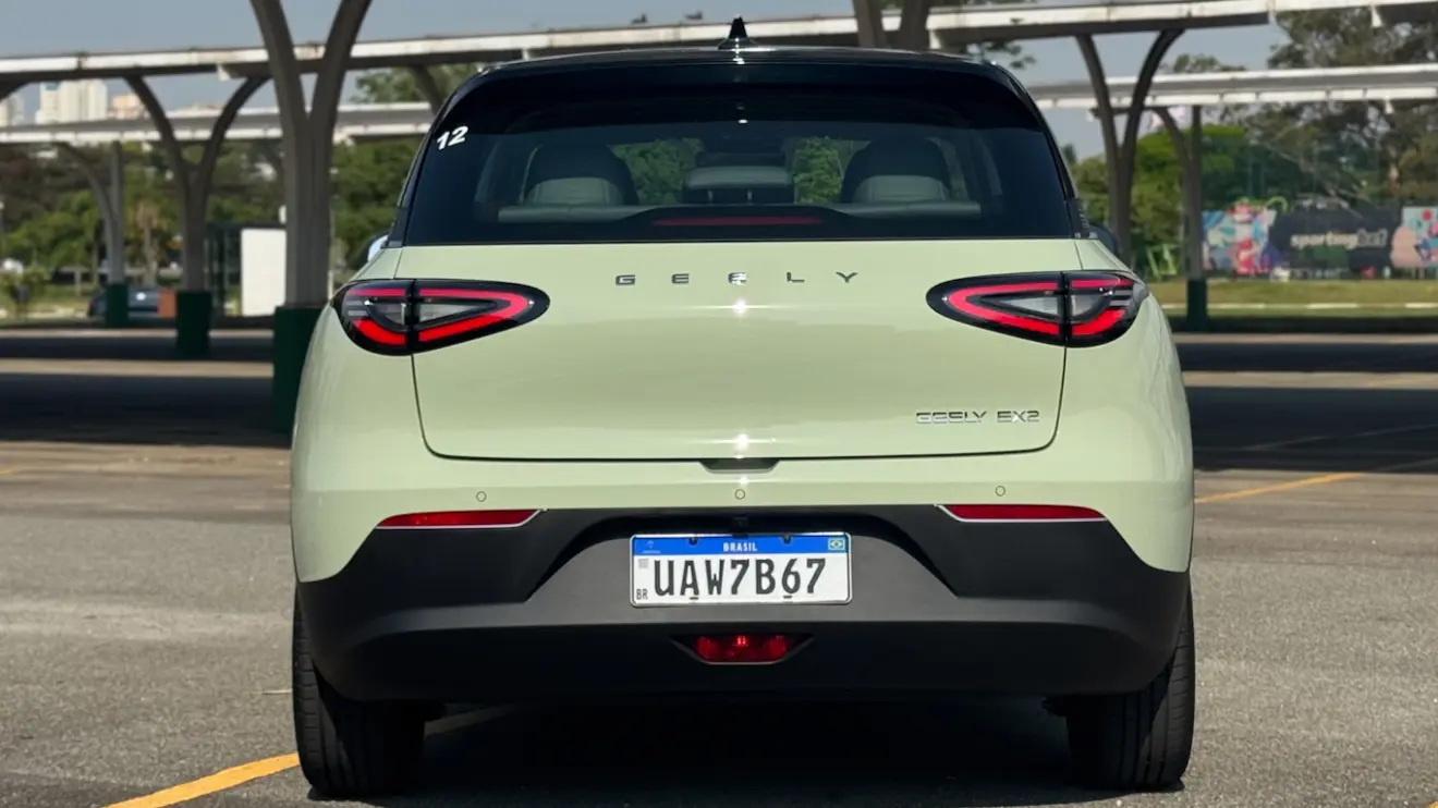 Traseira do Geely EX2 Max pintado de verde