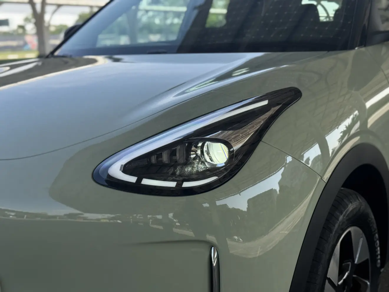 farol aceso do Geely EX2 Max