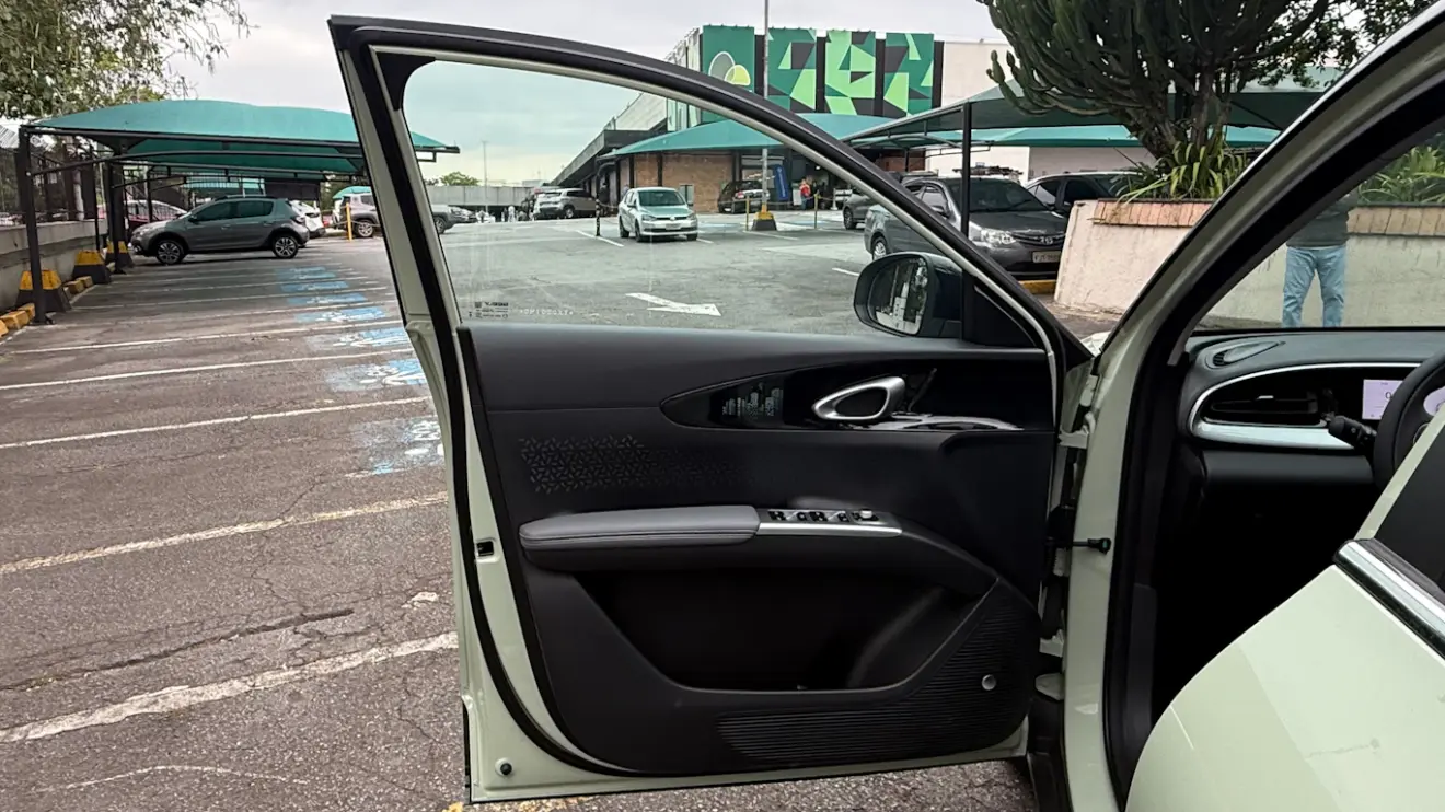 porta dianteira do Geely EX2 Max