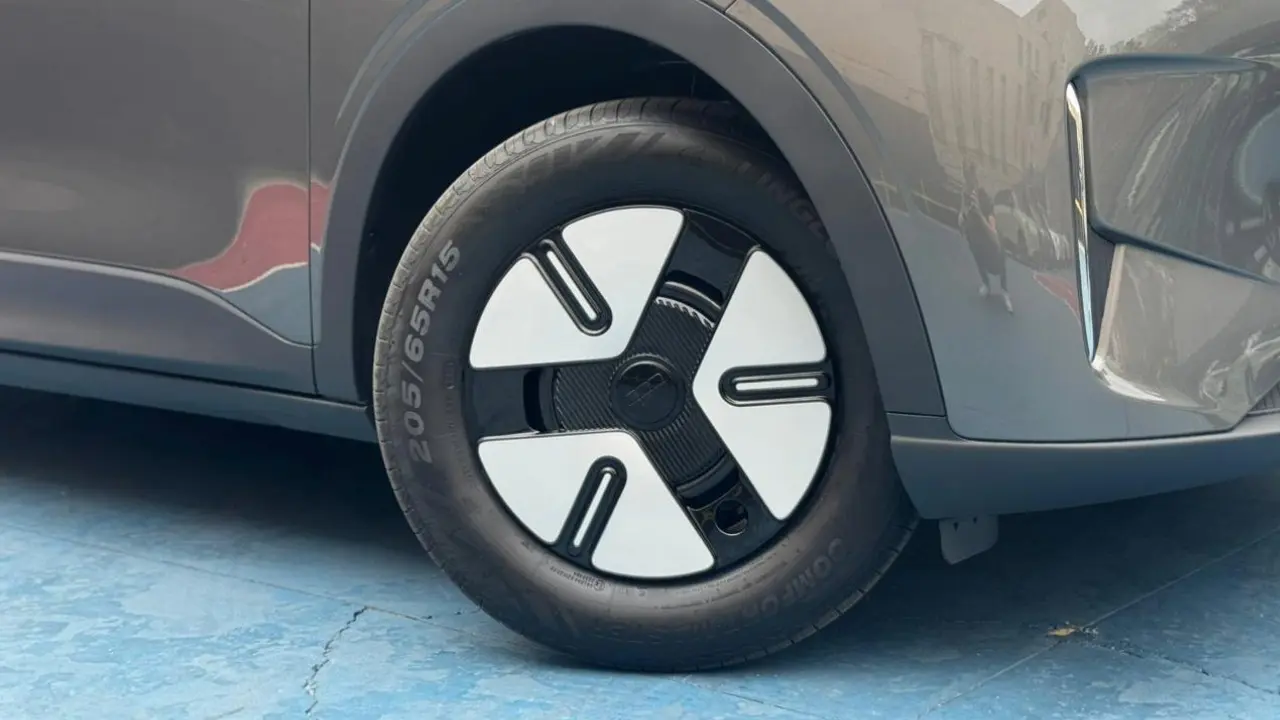 Rodas calotas Geely EX2 na versão de entrada Pro estático na cor cinza