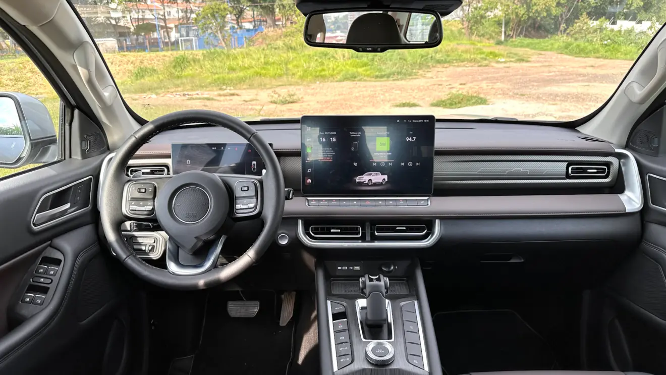 interior GWM Poer P30 [Auto+ / João Brigato]