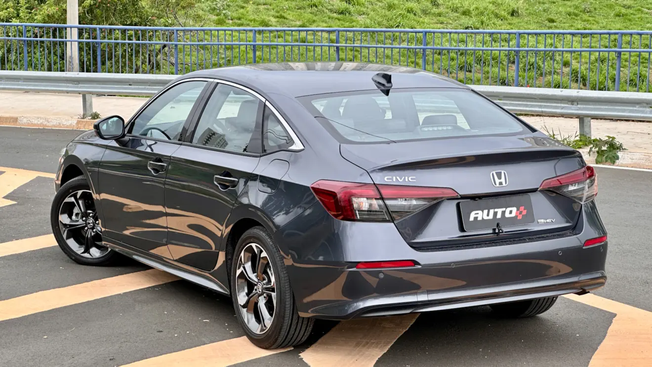 Honda Civic e:HEV 2026 [Auto+ / João Brigato]