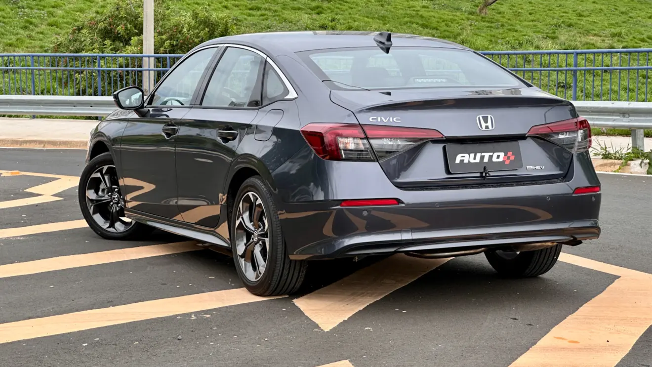 Honda Civic e:HEV 2026 [Auto+ / João Brigato]