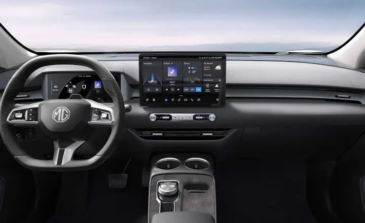 interior com telas ligadas do MG S5 Comfort