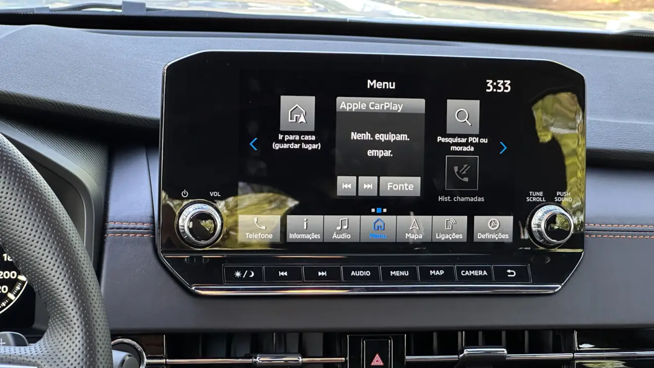 central multimídia painel de instrumentos Mitsubishi Outlander PHEV [Auto+ / João Brigato]