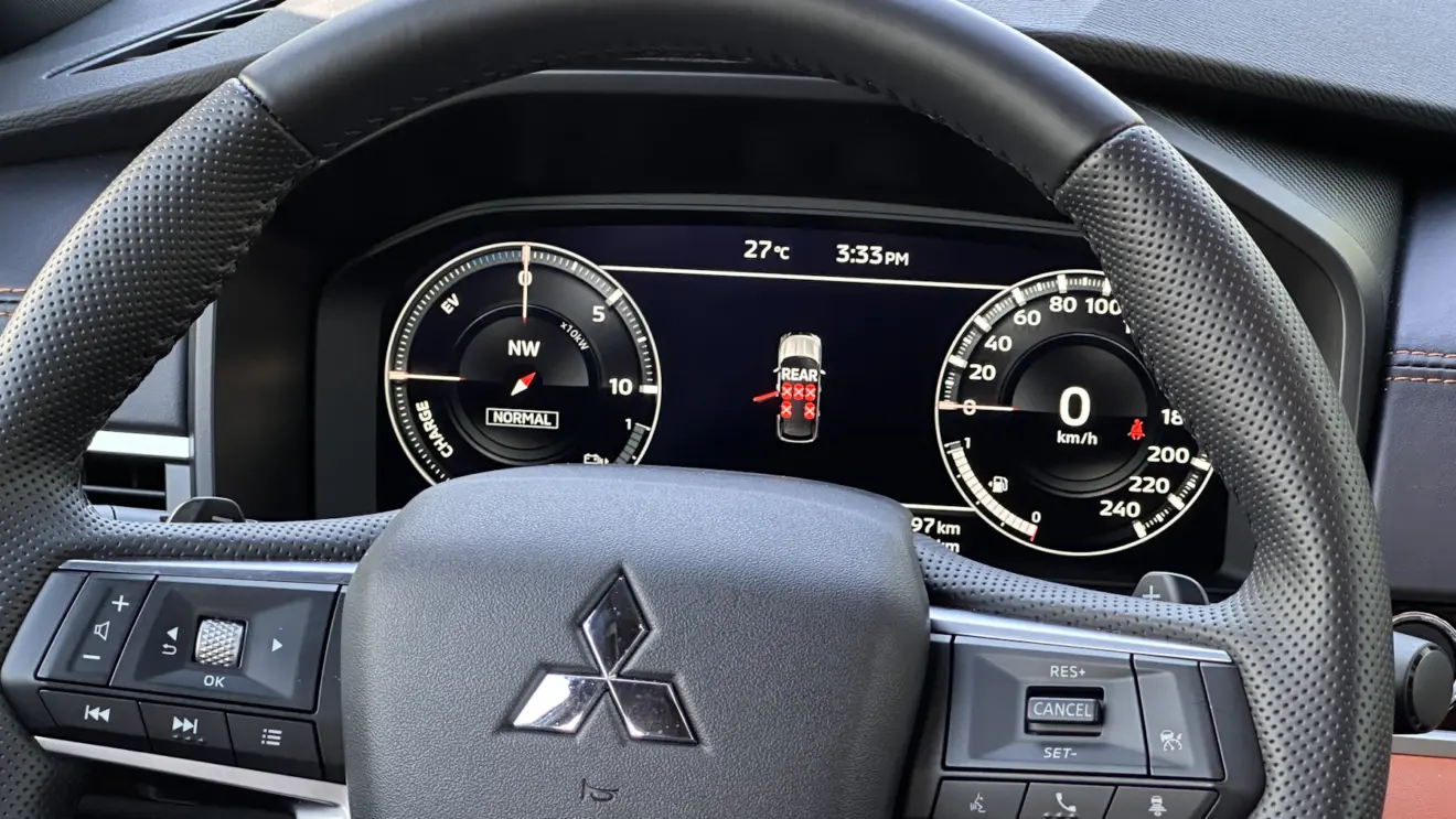 painel de instrumentos Mitsubishi Outlander PHEV [Auto+ / João Brigato]