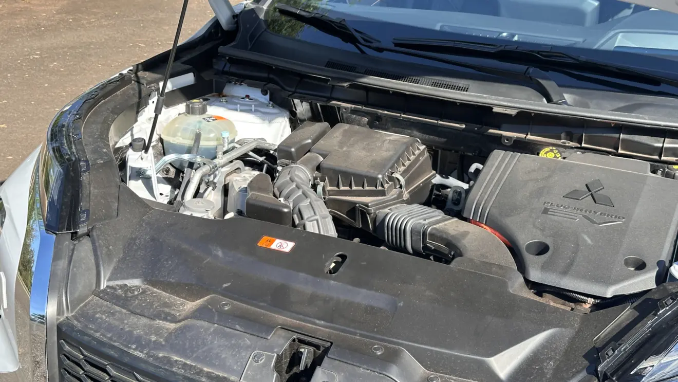 motor Mitsubishi Outlander PHEV [Auto+ / João Brigato]