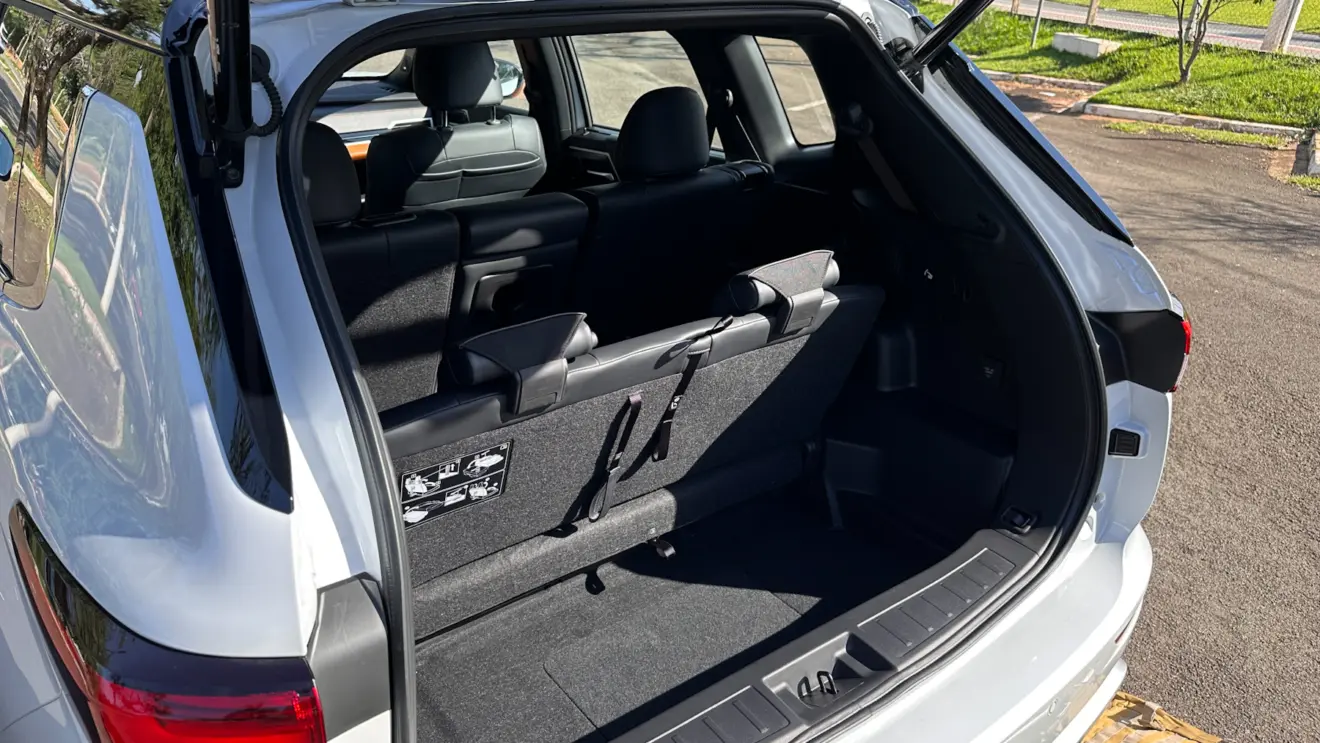 porta-malas sete lugares Mitsubishi Outlander PHEV [Auto+ / João Brigato]