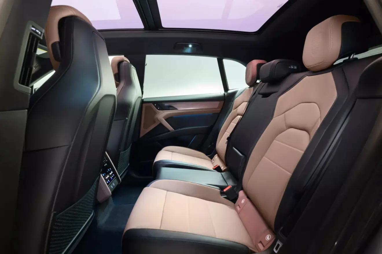 interior do Porsche Cayenne turbo