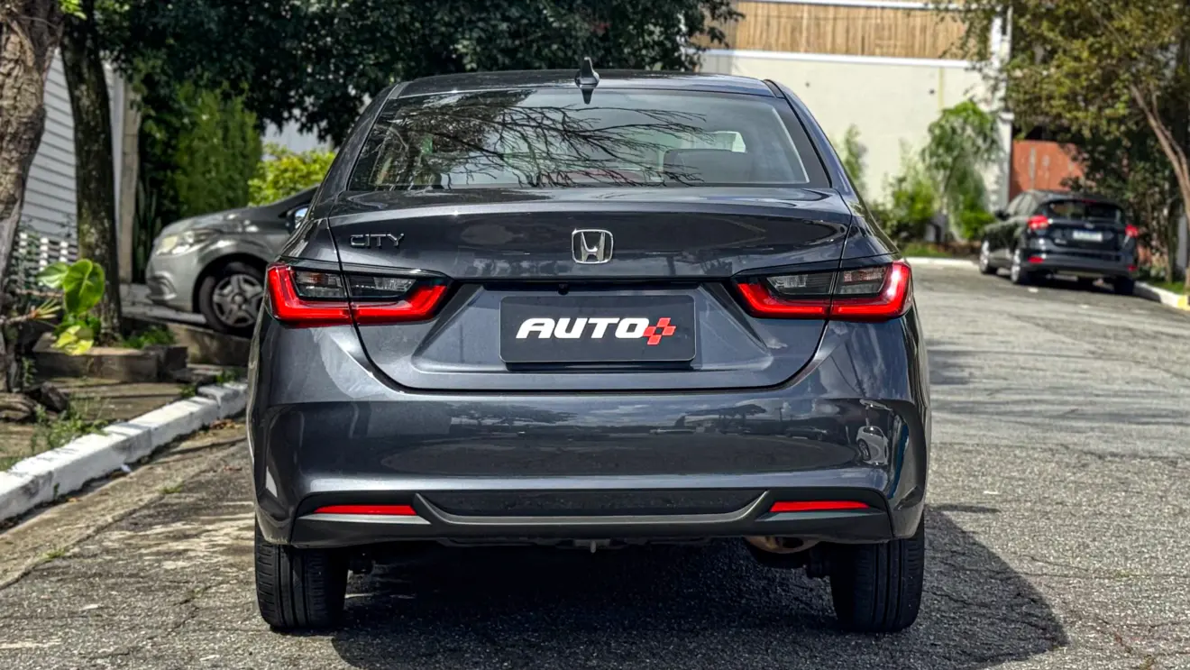 Honda City Sedã EX estático na cor cinza