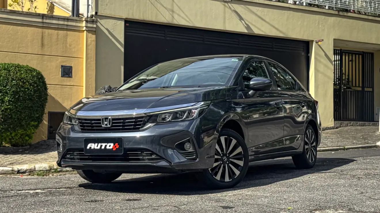 Honda City Sedã EX estático na cor cinza