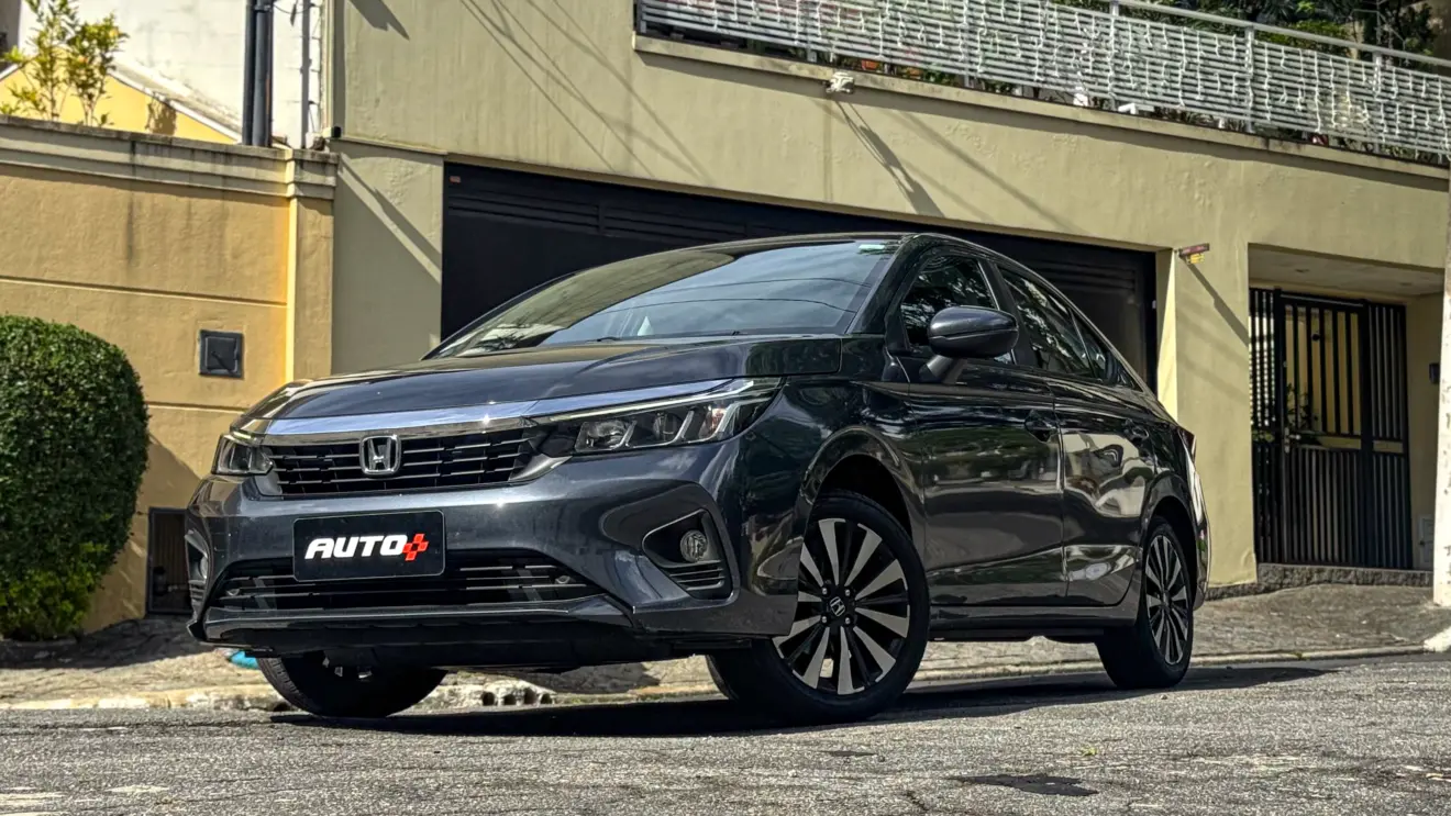 Honda City Sedã EX estático na cor cinza