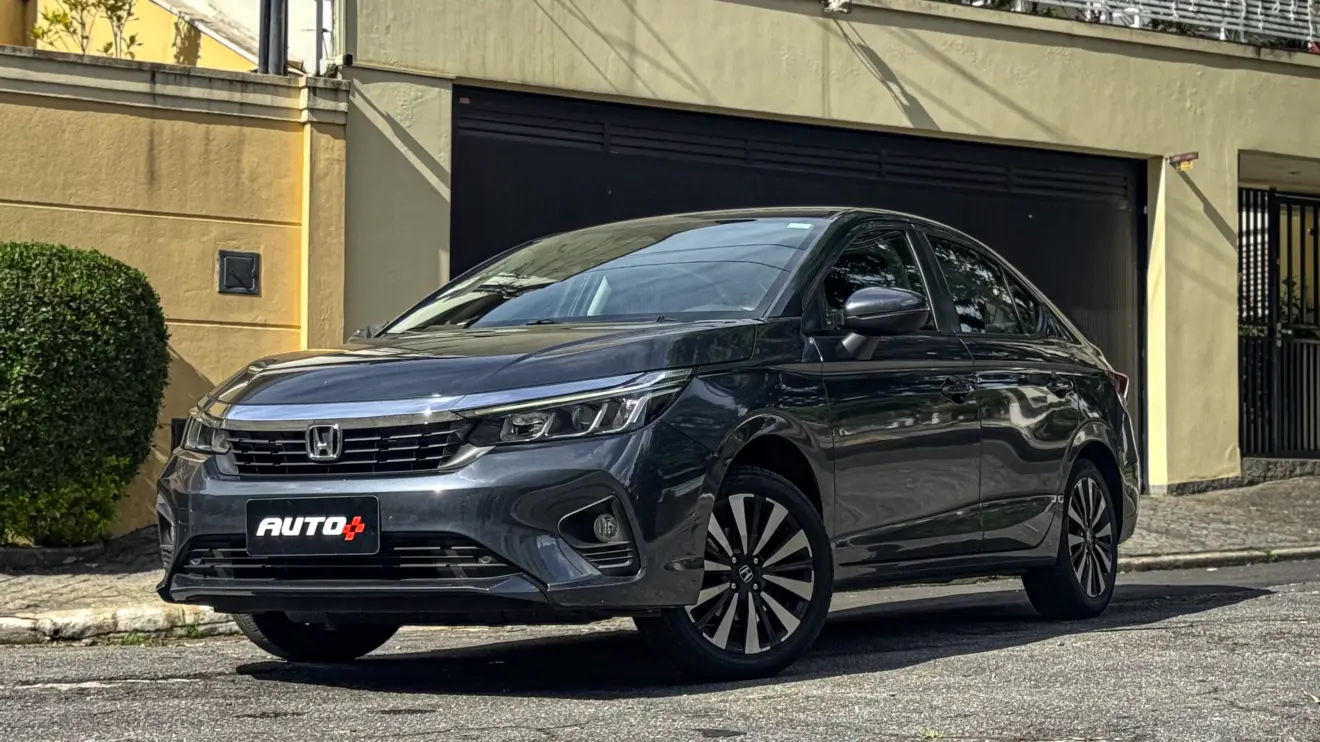 Honda City Sedã EX estático na cor cinza