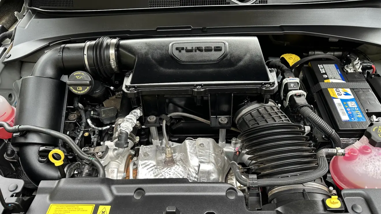 Motor 2.0 de quatro cilindros turbo e injeção direta do Jeep Commander Blackhawk