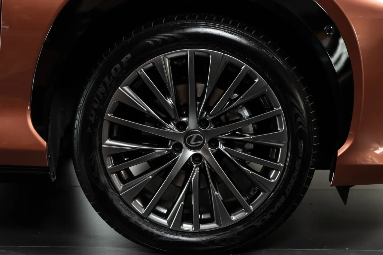 Rodas de 20 polegadas do Lexus RZ 500e