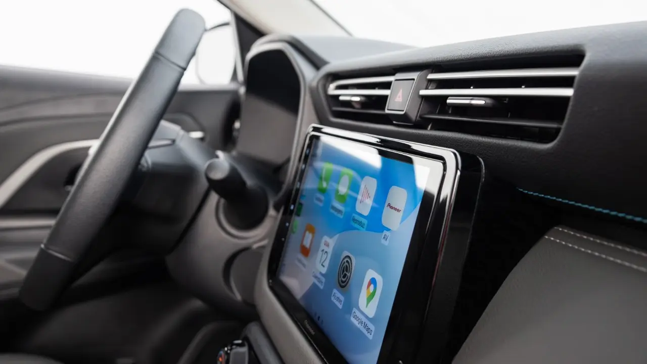 Nissan Kait interior