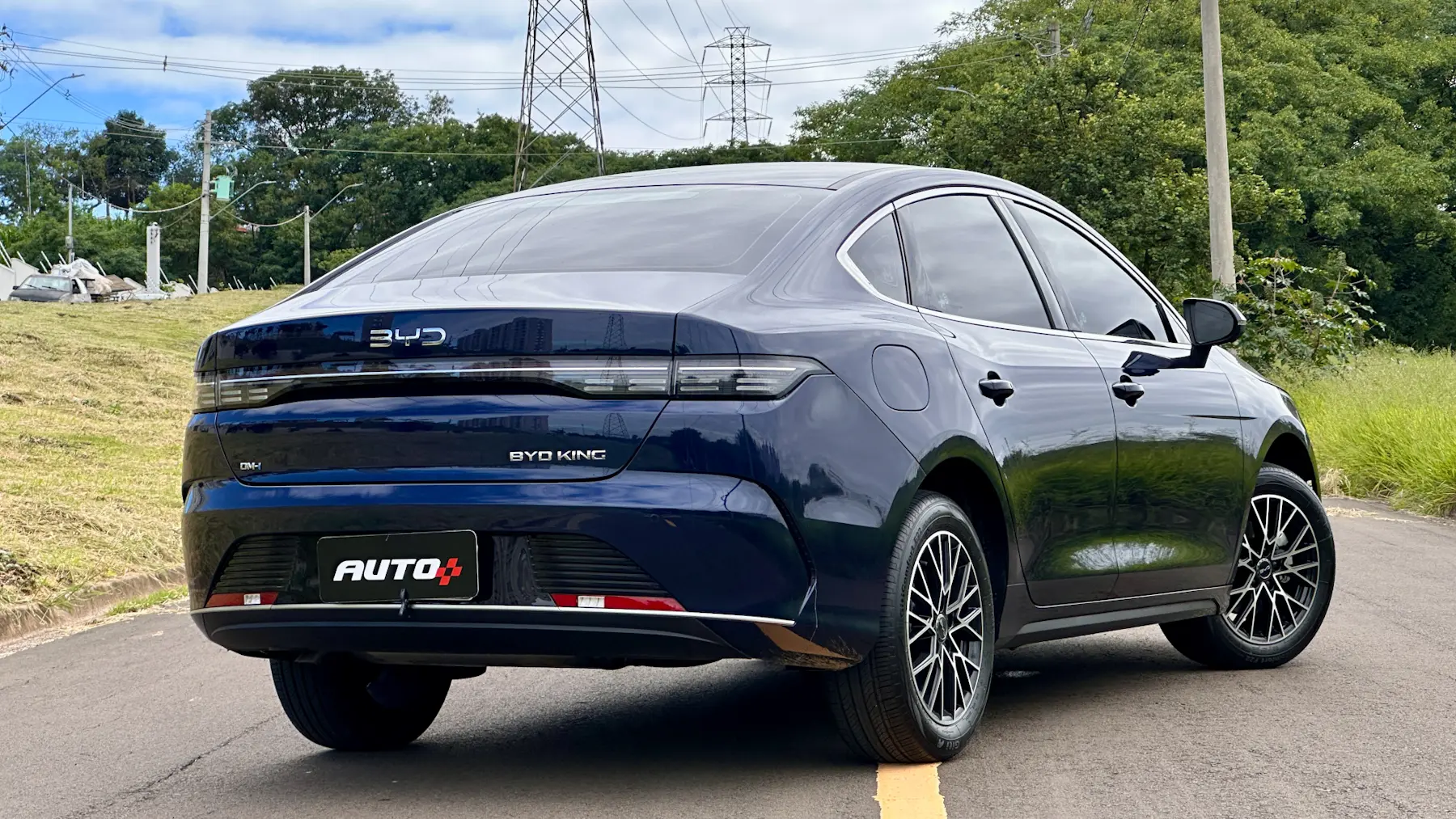 BYD King ficou a 60 vendas de superar o Toyota Corolla