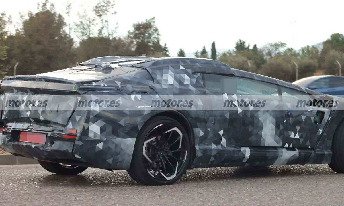 CEER flagra na Espanha camuflado