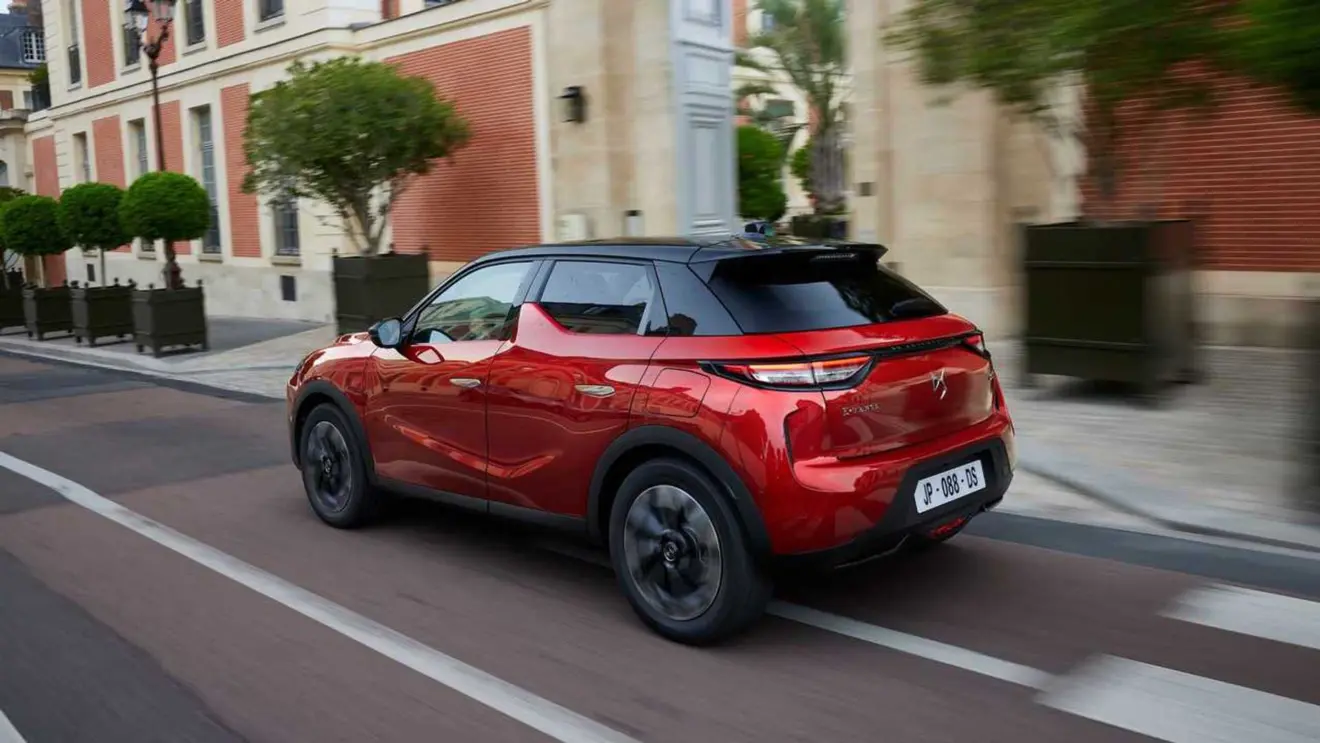 DS 3 vermelho em movimento