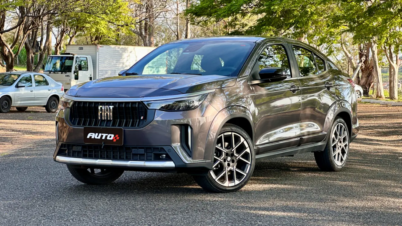 Fiat Fastback Limited Edition cinza de frente
