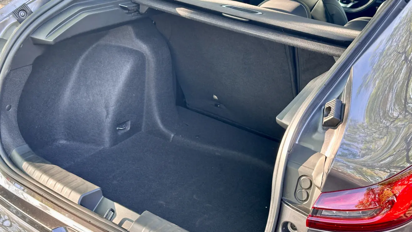 porta-malas Fiat Fastback Limited Edition [Auto+ / João Brigato]