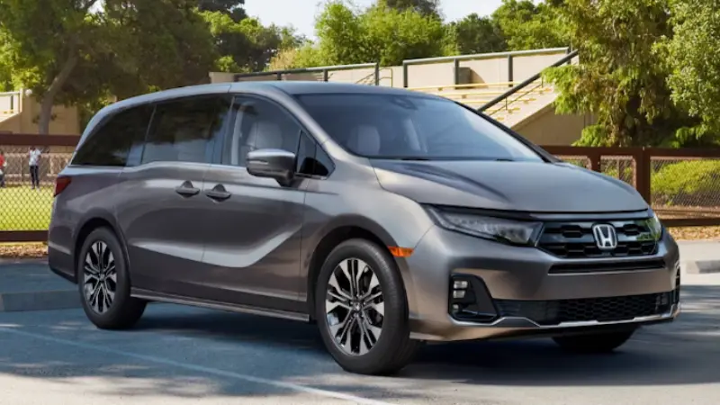 Honda Odyssey cinza vista de lado