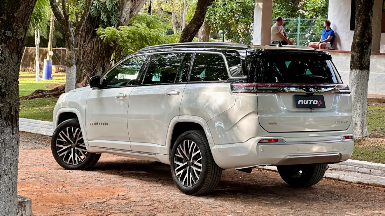 Jeep Commander Overland diesel [Auto+ / João Brigato]