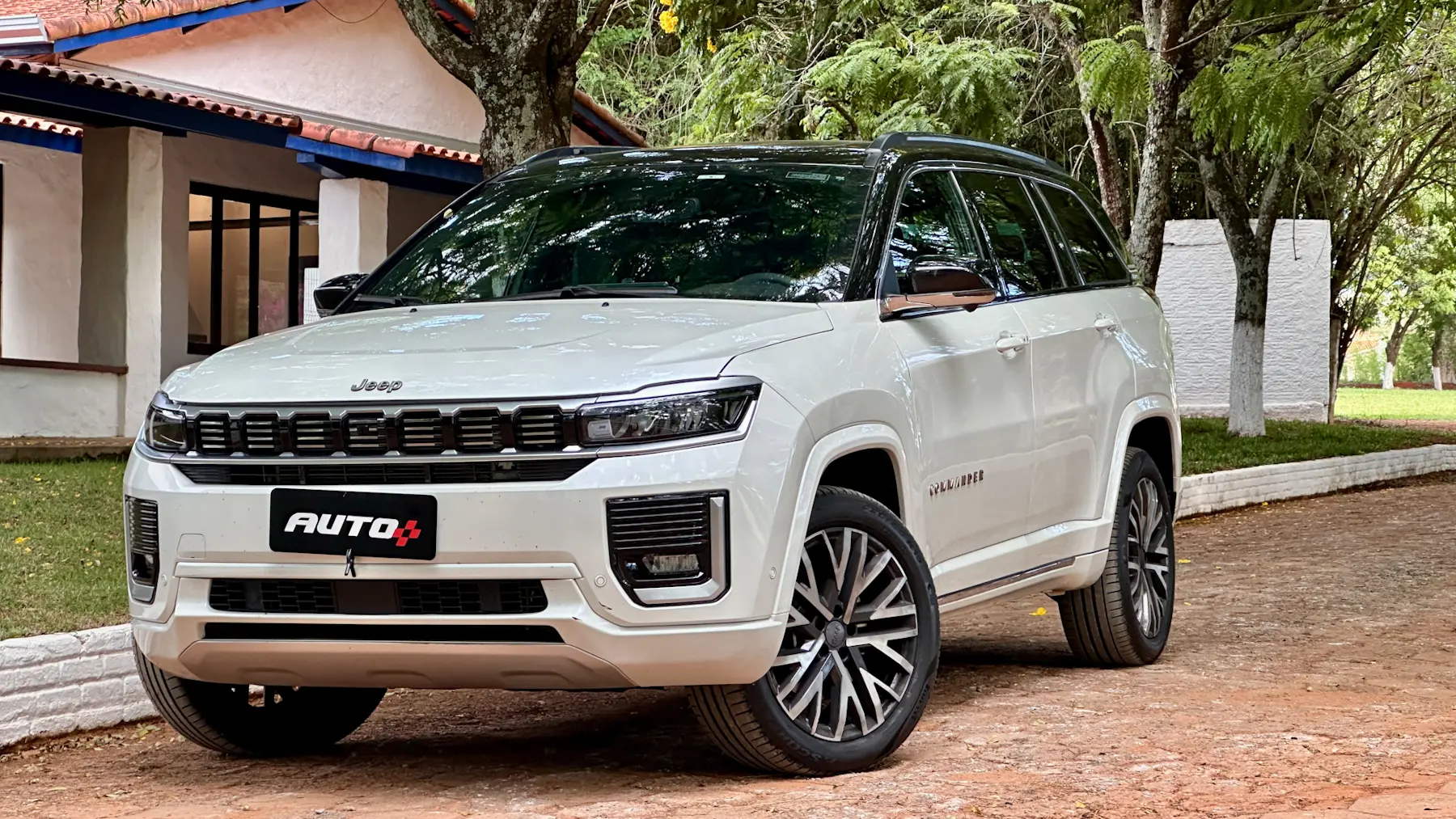 Carro Jeep Commander Overland diesel é um SUV ou crossover [Auto+ / João Brigato]