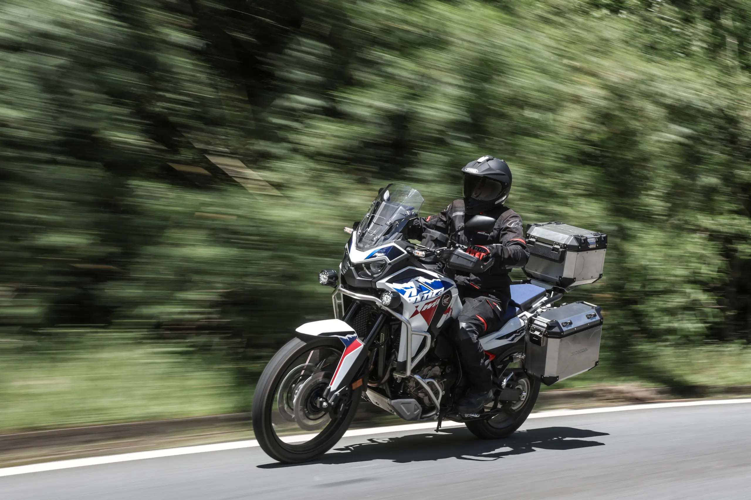 Honda CRF1100L Africa Twin ganha inovações para a linha 2026