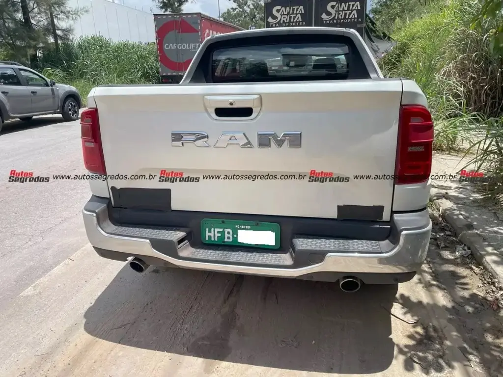 Ram Rampage Laramie 2.0 turbo flex branca vista de trás