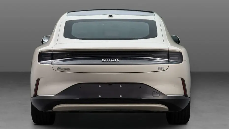 Smart #6 branco visto de trás