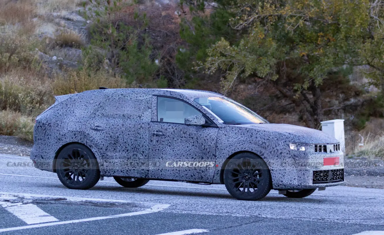 Dacia C Neo/Renault Kardian perua em testes na Europa camuflado