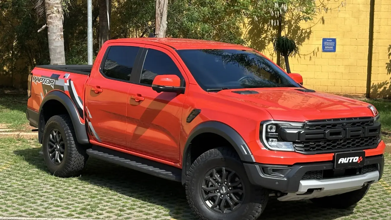 Ford Ranger Raptor laranja vista do alto