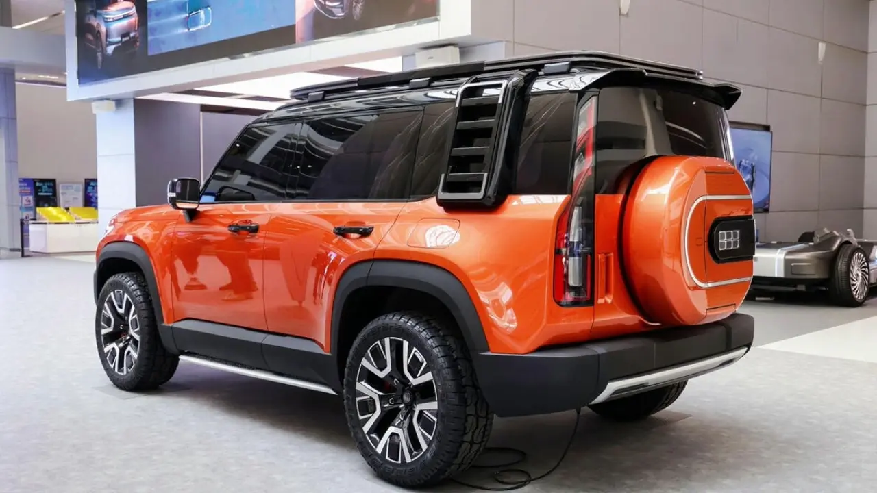 Geely Galaxy Cruiser SUV off-road para Reino Unido laranja estático