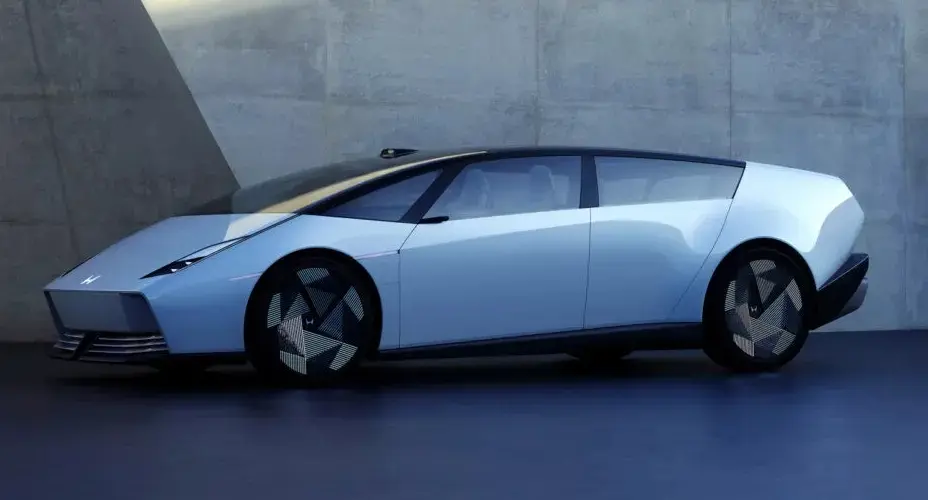 Honda 0 Saloon parado de lateral