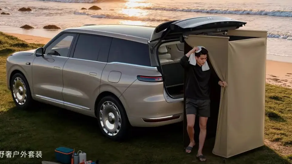 IM Motors LS9 branco visto de trás e com chuveiro