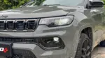 Jeep Compass Blackhawk 2026 avaliação estático na cor cinza