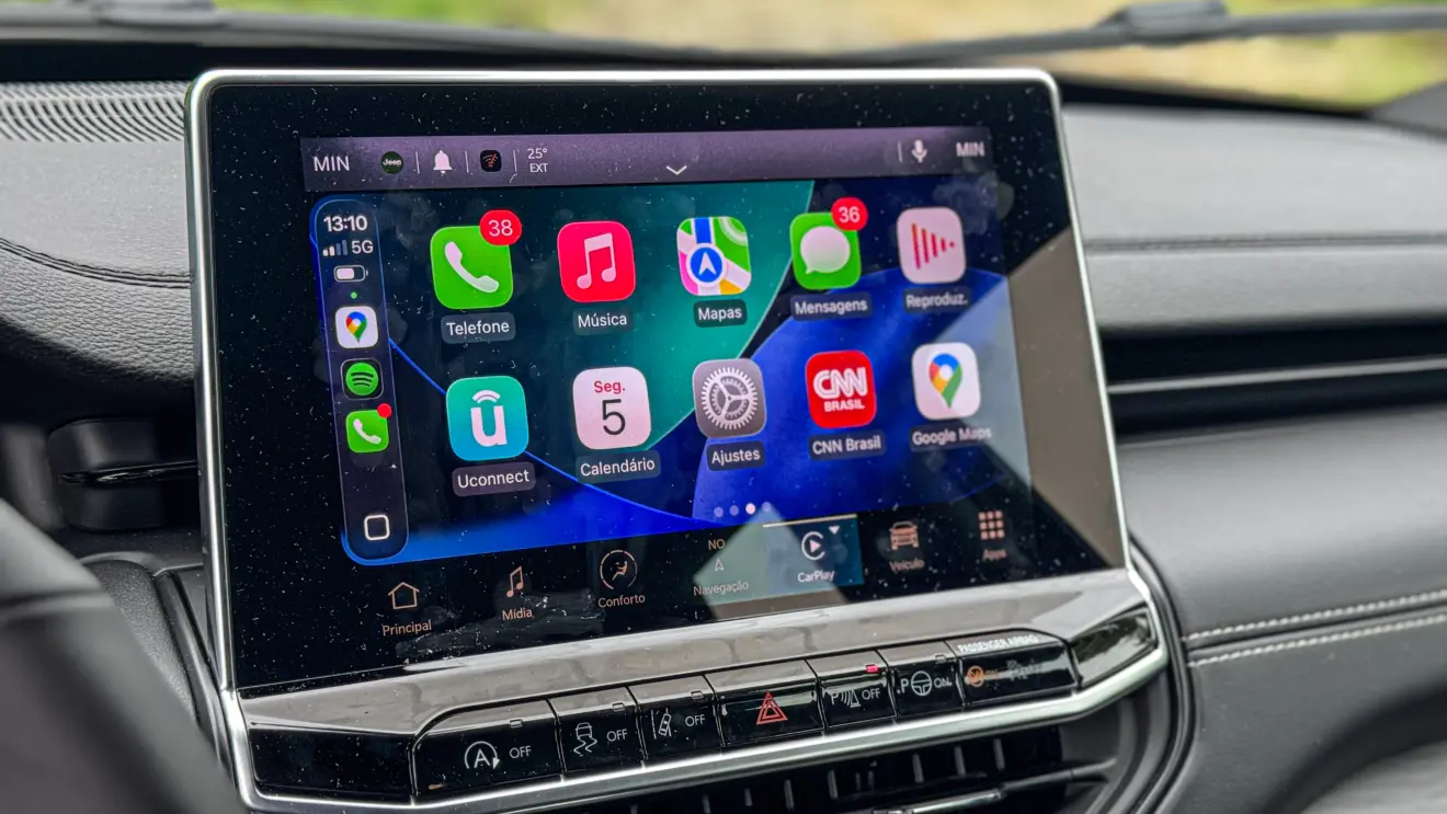 Jeep Compass Blackhawk 2026 avaliação estático na cor cinza interior