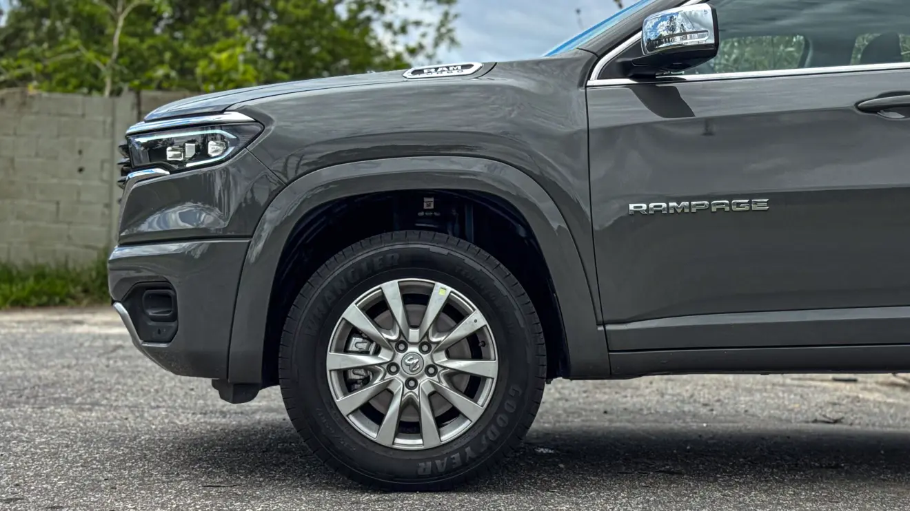 Ram Rampage Big Horn prateada estática para avaliação e teste